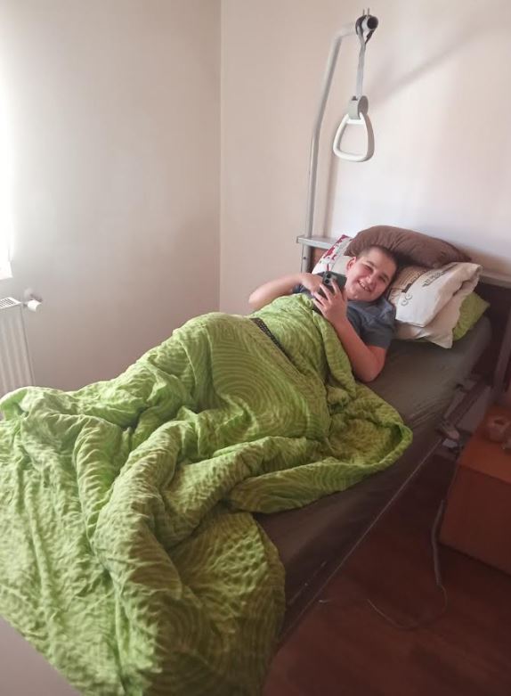 Polohovací postel pro Miška, který trpí svalovou dystrofií